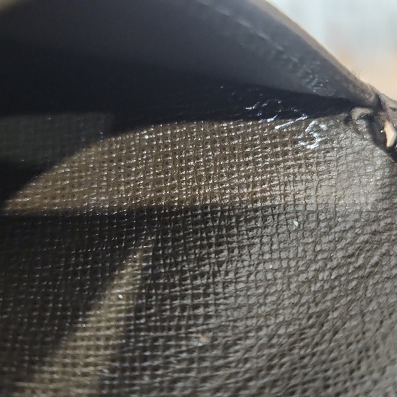 Louis Vuitton Men's Taiga Leather  BifoldWallet Pre Owned - Picture 8 of 8